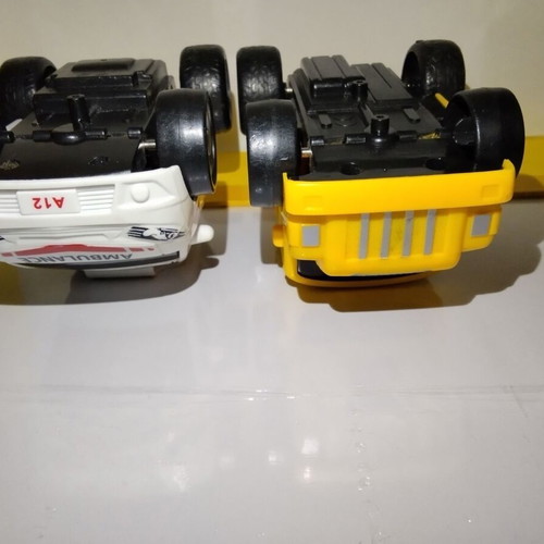 Ambulance and School Bus toy cars, 10 cm, set of 2