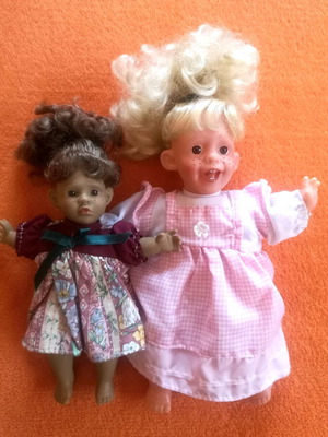 Vintage dolls used, pack of two