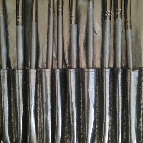 Makeup brush set like new, 16 pieces with case