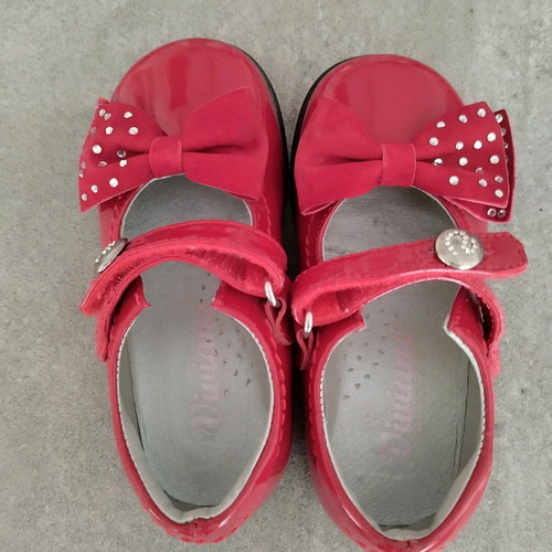 Children's patent leather shoe like new, red, size 24
