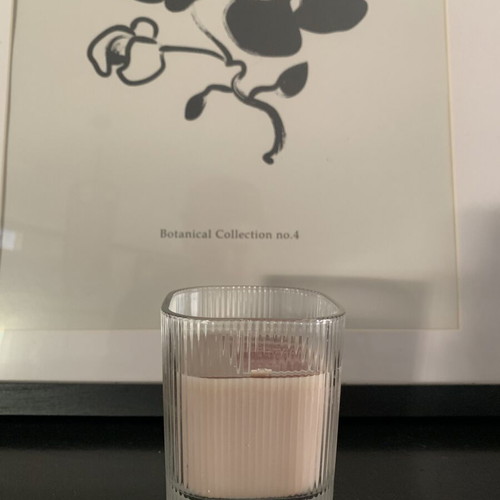 Rose scented candle, 34 hours burn time