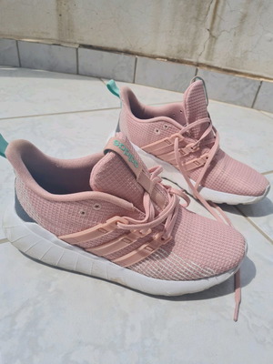 Παπούτσια Adidas αθλητικά μεταχειρισμένα, νούμερο 40, ροζ