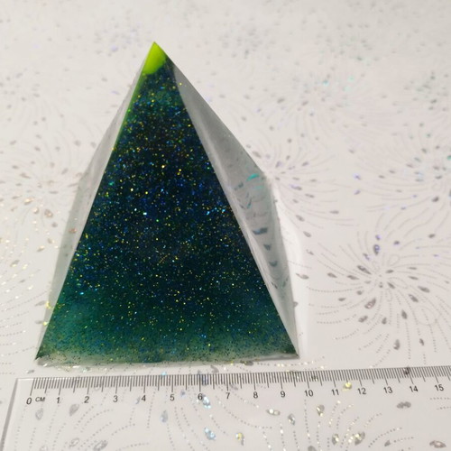 Decorative handmade pyramid from resin glass 10x10 cm new