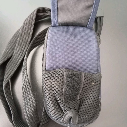 Maui And Sons branded case like new, dark blue and black