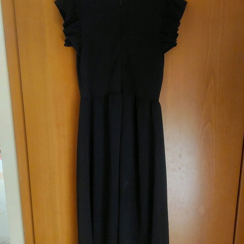 Black midi dress used with ruffle short sleeve