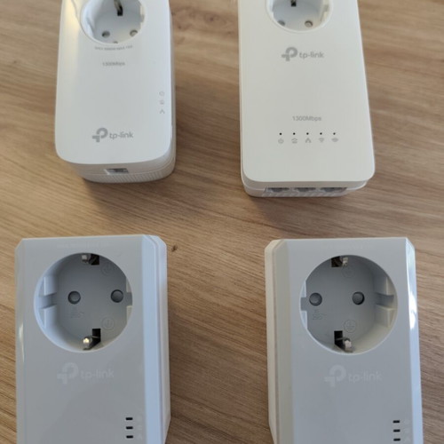 TP-LINK Powerline Double with 2 Wi-Fi Extenders like new