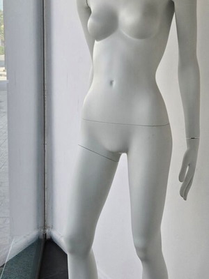 Bonami Satin Italian Display Doll like new
