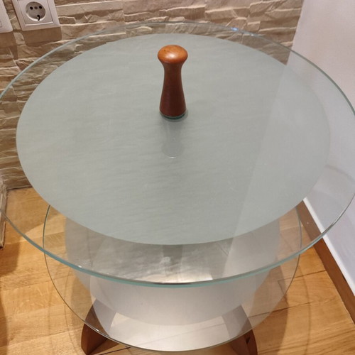 Round side table with two glass surfaces