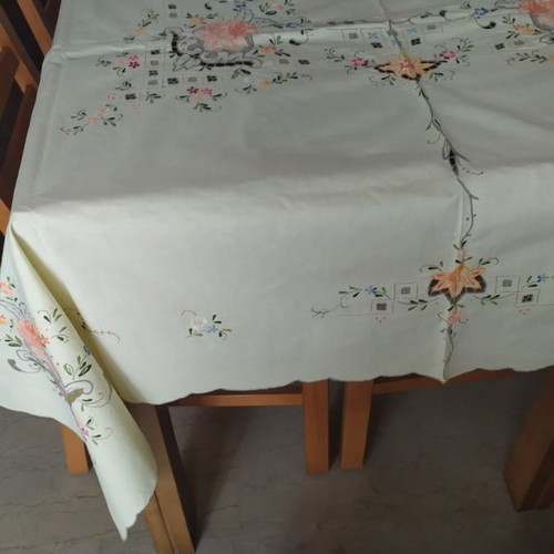 Extra large tablecloth set with 12 towels! FLASH SALE