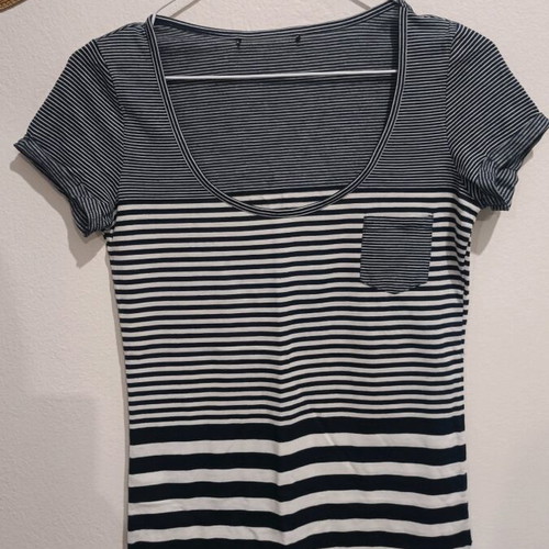 Striped t-shirt like new, size S, white and blue