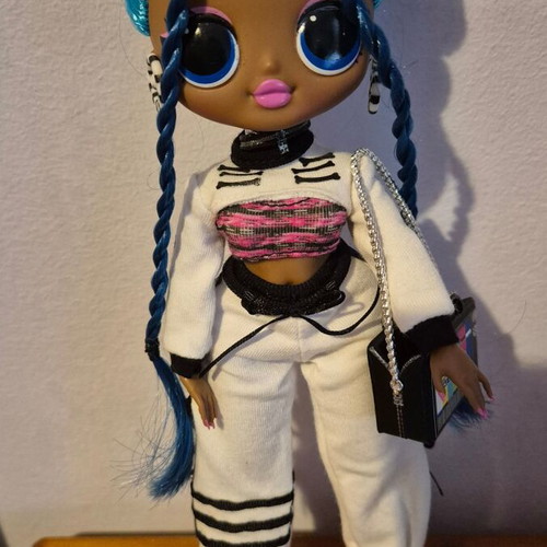 LOL OMG Chillax doll like new with accessories