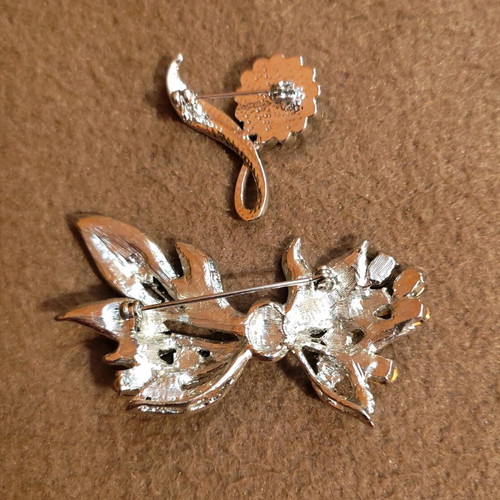 Pins new, pack of 2, impressive