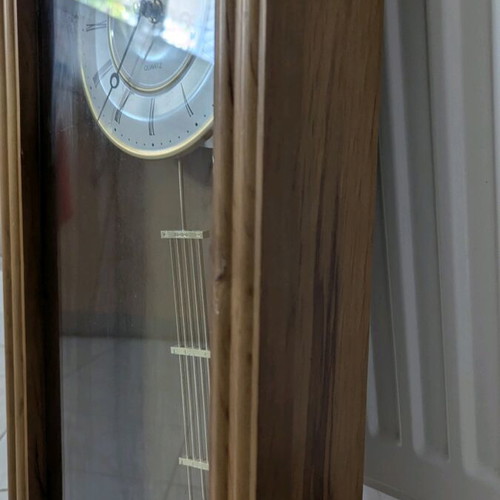 Wall clock like new, dimensions 68cm height and 26cm width