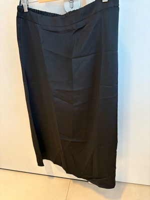 Satin skirt black new available in XS, M, L