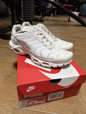 Nike TN sneakers like new, size 43, white
