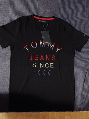 Tommy Hilfiger t shirt