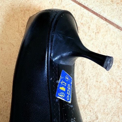 Leather black pumps used, size 36
