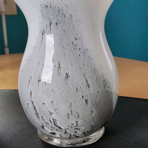 Glass vase like new, height 17 cm