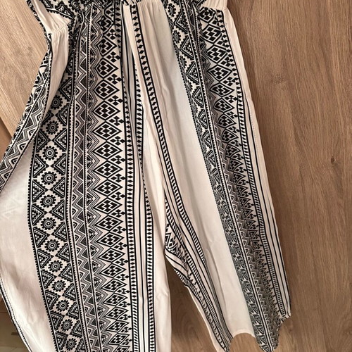 One-piece jumpsuit like new with elastic waist, size M