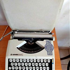 Γραφομηχανή Ελληνικής γραφής Hermes Baby 1976