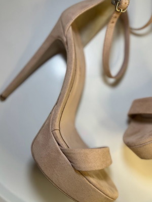 Γόβες Sante μπεζ μεταχειρισμένες, νούμερο 39, ψηλές με τακούνι 13 εκ.