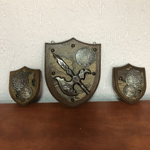 Triple wall hanging Spain 1792 new, wood and iron