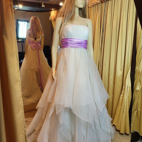 Wedding dress used white organza with lilac belt and bow