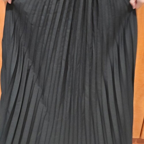 Pleated skirts new, 2 pieces, for 7-year-old girl, black and beige