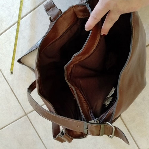 Leather shoulder bag used, large brown and spacious