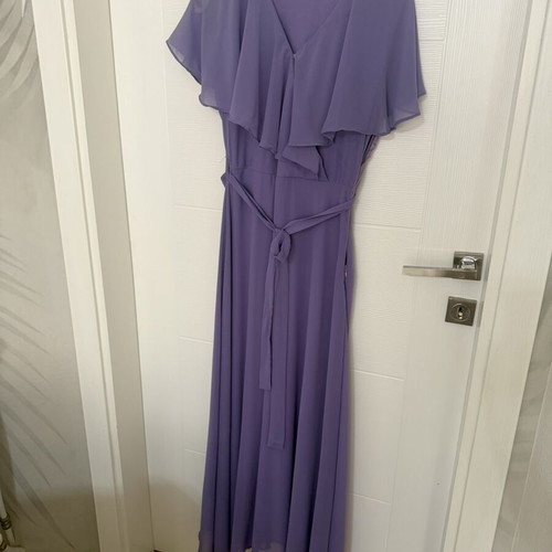 Maxi dress lilac like new, size M, elegant with cape detail