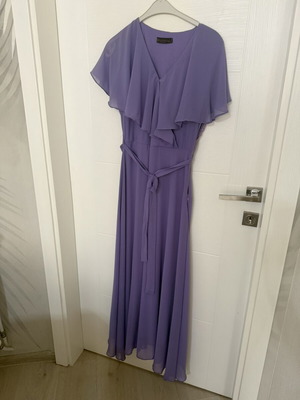 Maxi dress lilac like new, size M, elegant with cape detail