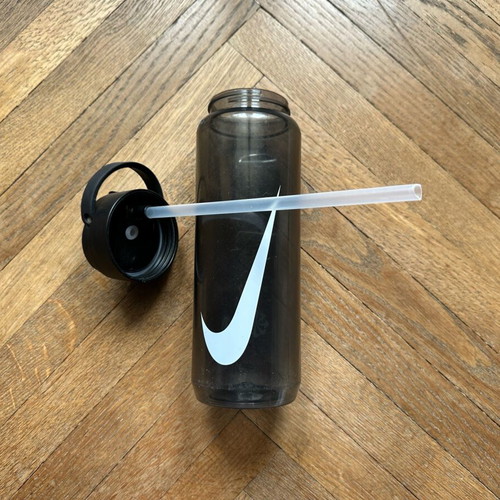 Παγούρι Nike μεταχειρισμένο με γρατζουνιές