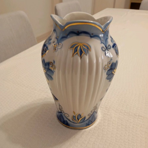 Chinese vase vintage like new