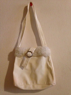 Vintage white handbag with fur detail, 2000s