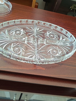 Oval crystal serving platter used with 4 compartments