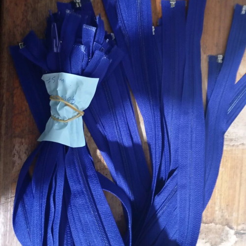 Plastic dark purple separating zippers 75 cm, 22 pieces new
