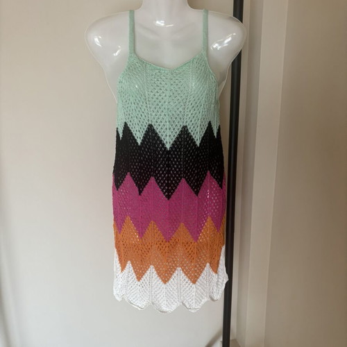 Knitted beach dress size L like new, multicolor