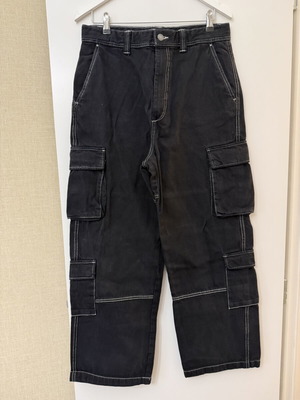 Bershka μαύρο cargo παντελόνι wide leg, EU 42 / W32