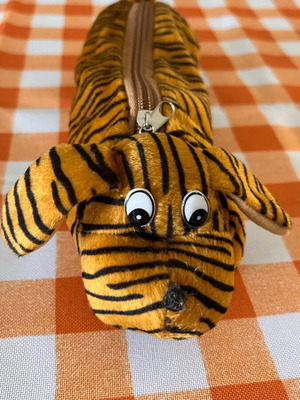 Plush pencil case 00’s like new