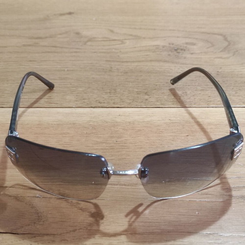 Chanel sunglasses like new, gray