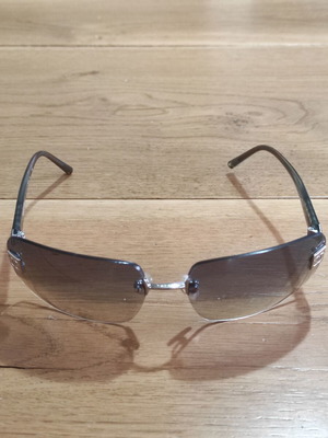 Chanel sunglasses like new, gray