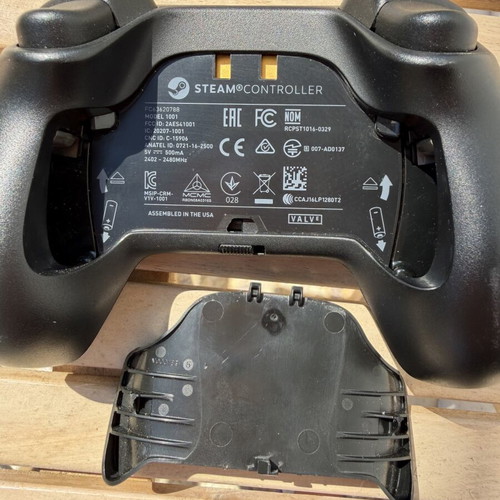 Steam Controller used, fully functional without dongle, mini USB cable