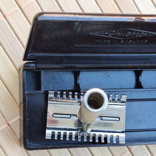 Gillette Flat Bottom Twin Pin Long Comb DE Razor used in original box