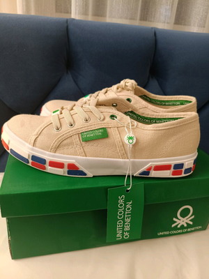 Benetton women's athletic shoes new, beige with colorful details