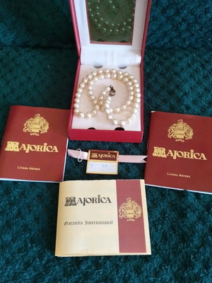 Majorica pearl necklace 7mm like new with certificates