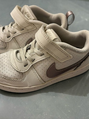 Παπούτσια αθλητικά Nike 27 μεταχειρισμένα, άσπρα