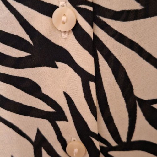 Women's sleeveless shirt like new, black and beige