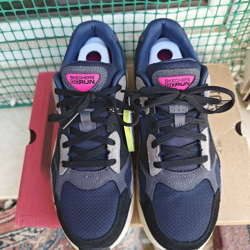 Skechers Go Run Consistent 2.0 Athletic Shoes new, size 38