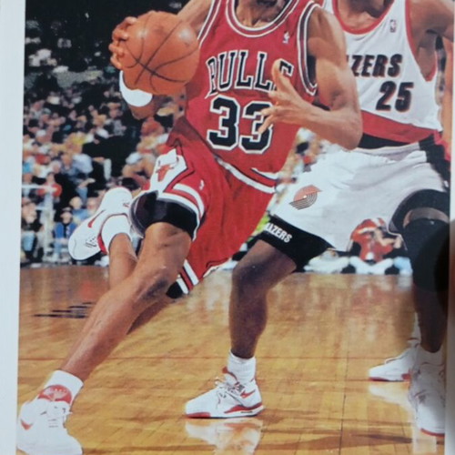 Scottie Pippen Chicago Bulls cards like new, 2 pieces