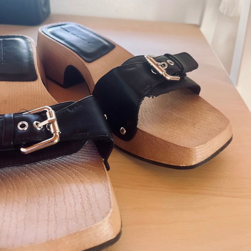 Pull & Bear mules like new, wooden with black strap